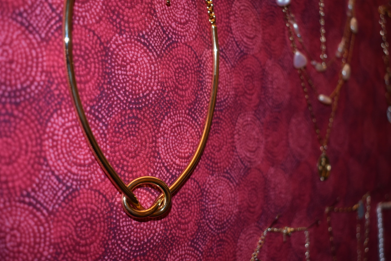 Gold necklace at PappaGallo